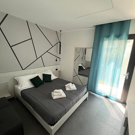 B&B A Due Passi Dal Mare ลิโด ดี ปอมโปซา ภายนอก รูปภาพ