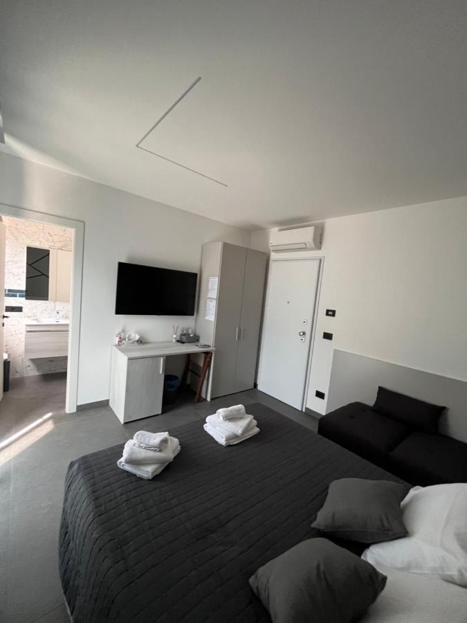B&B A Due Passi Dal Mare ลิโด ดี ปอมโปซา ภายนอก รูปภาพ