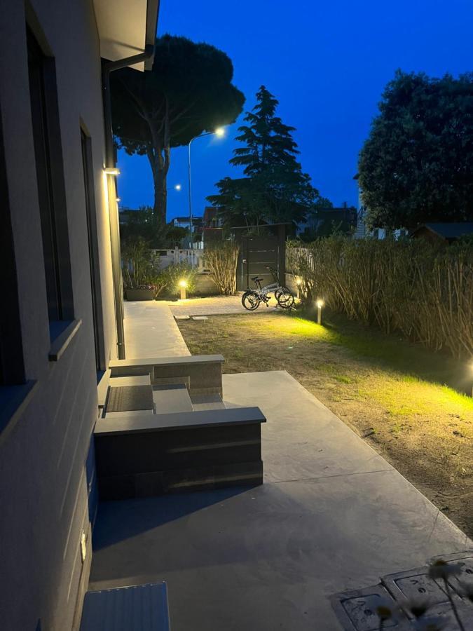 B&B A Due Passi Dal Mare ลิโด ดี ปอมโปซา ภายนอก รูปภาพ