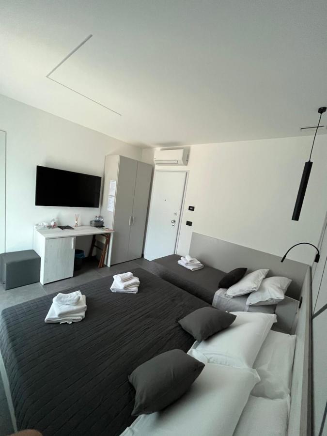 B&B A Due Passi Dal Mare ลิโด ดี ปอมโปซา ภายนอก รูปภาพ