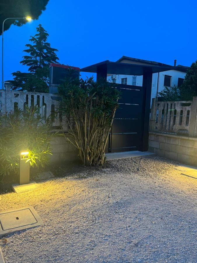 B&B A Due Passi Dal Mare ลิโด ดี ปอมโปซา ภายนอก รูปภาพ